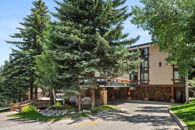 Exterior Photo of Stonebridge Inn