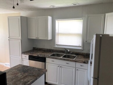 208 S 7th St, Basin, WY 82410 - photo 5