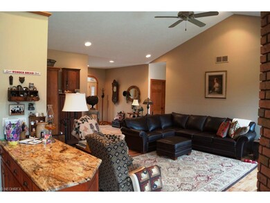 LARGE OPEN GREAT ROOM