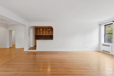 69-40 Yellowstone Blvd unit 121, Forest Hills, NY 11375 - photo 3