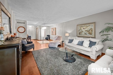 1120 Terrace Park Dr, Bettendorf, IA 52722 - photo 5