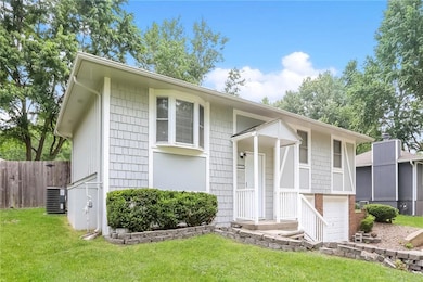 314 SE Crescent St, Lees Summit, MO 64063 - photo 2