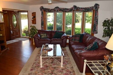 29W281 Wagner Rd, Naperville, IL 60564 - photo 3