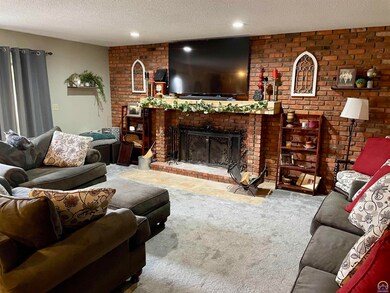 8425 SW 21st St, Topeka, KS 66615 - photo 2