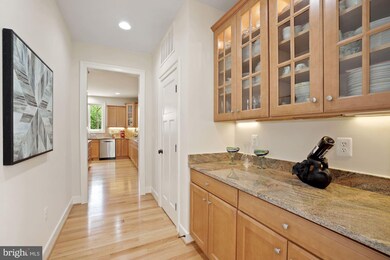 6586 29th St N, Arlington, VA 22213 - photo 5