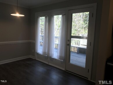 16D dining access to deck