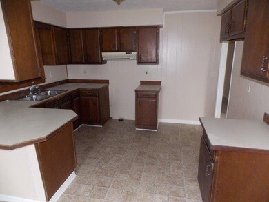 386 Davenport Rd, Harrodsburg, KY 40330 - photo 2