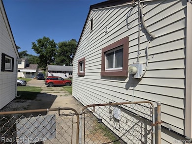 8279 Elm St, Taylor, MI 48180 - photo 4