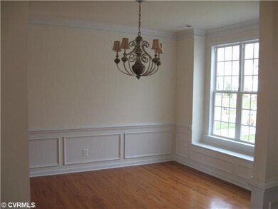 Dining Room - Hardwood floors