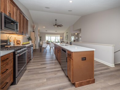 207 Round Hill Rd-104