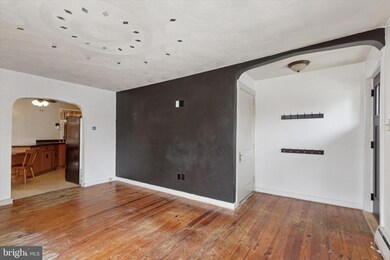 205 Bernhart Ave, Reading, PA 19605 - photo 5