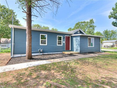 4120 Columbia St, Des Moines, IA 50313 - photo 2