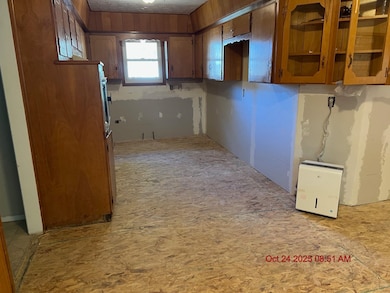 1013 W 12th St, Goodland, KS 67735 - photo 6
