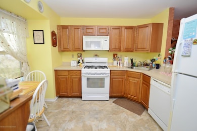 148 Heron Ct, Manalapan, NJ 07726 - photo 6