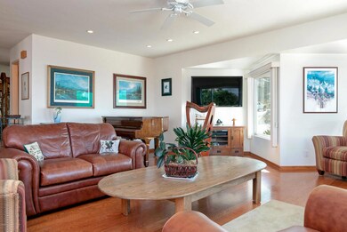 5561 Topa Topa Dr-print-009-010-Living R