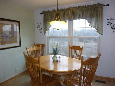 988 Viewpoint Dr, Lake In the Hills, IL 60156 - photo 6