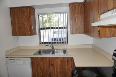 101 Lake Ave NE unit 117, Largo, FL 33771 - photo 3