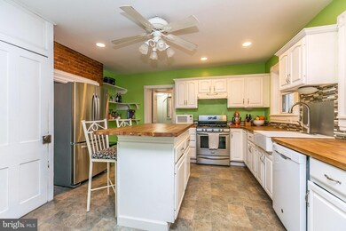 814 Hollins St, Baltimore, MD 21201 - photo 6