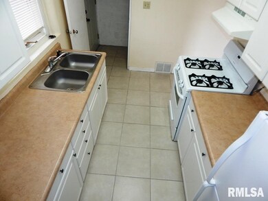 2020 N Sturdevant St, Davenport, IA 52804 - photo 6