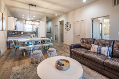 1839 W Canyon View Dr St-large-005-007-L