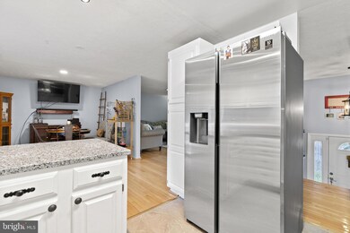 9212 Honey Creeper Ct, Burke, VA 22015 - photo 7