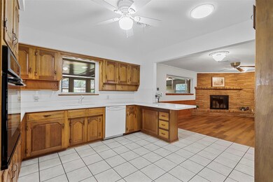 524 Brookview Dr, Hurst, TX 76054 - photo 4