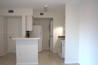 Kendall Lakes Towers unit 311, Miami, FL 33193 - photo 5
