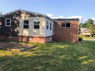 1304 Sampson St, Conway, PA 15027 - photo 4