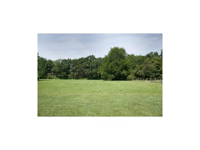 Side/back yard.Very private!