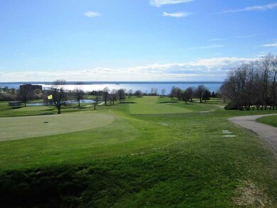 64 Pequot Ln, Middletown, RI 02842 - photo 2