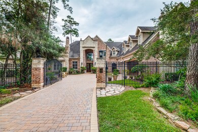 Fantastic property with automatic gate for privacy