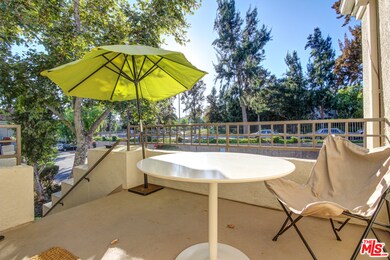 Outdoor deck