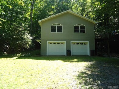 Garage/Workshop with large efficiency over.