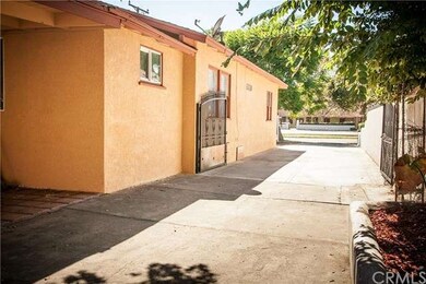 Long 100+ foot driveway!