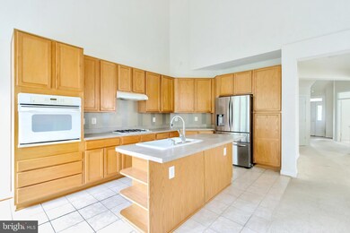 7409 Forests Edge Ct, Laurel, MD 20707 - photo 2