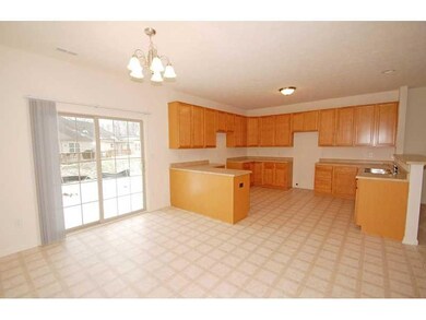 11722 Whisper Cove Dr, Fishers, IN 46037 - photo 3