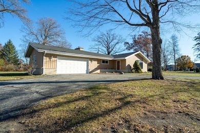 W176N4932 Christopher Ct, Menomonee Falls, WI 53051 - photo 4