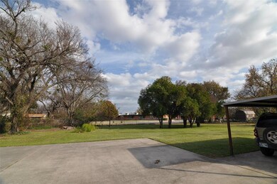 102 Line Dr, Gainesville, TX 76240 - photo 4