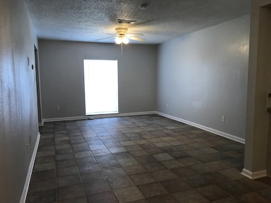 211 Brigadoon Ln, Friendswood, TX 77546 - photo 4