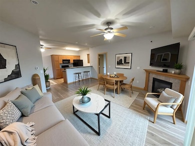 470 N 1st Ave unit 203, Iowa City, IA 52245 - photo 2