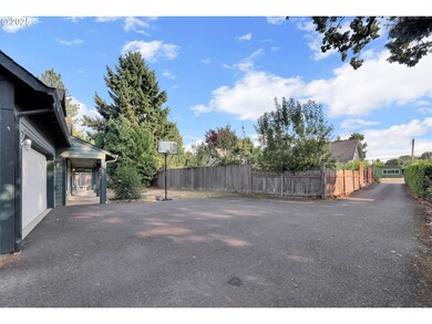 305 Irving Rd, Eugene, OR 97404 - photo 5