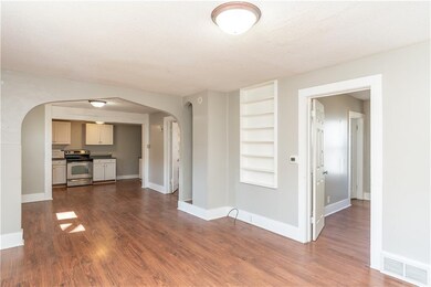 3922 13th St, Des Moines, IA 50313 - photo 5