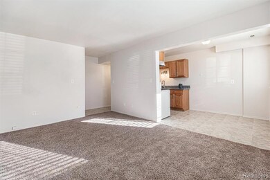 45200 Keding St unit 101, Utica, MI 48317 - photo 4