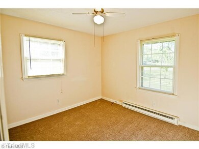 195 W Debbie Ln, Statesville, NC 28625 - photo 6