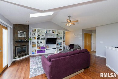 3836 W 46th St, Davenport, IA 52806 - photo 5