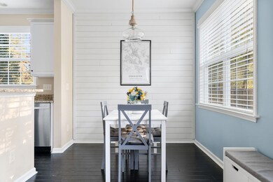 Eat-In Kitchen