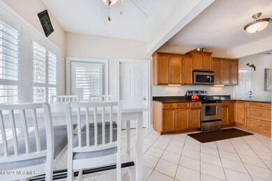 03-417 Captains Cove - Breakfast Nook-3