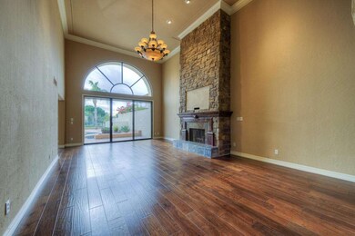 004_Living Room