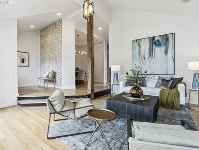 Living Room/Entrance