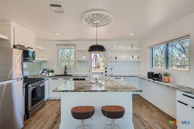 1722 Lee St, New Braunfels, TX 78130 - photo 2